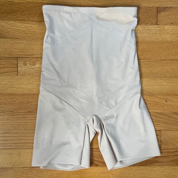 MiracleSuit “Tummy Tuck” High Waist Long Leg Shaper - Picture 2 of 9